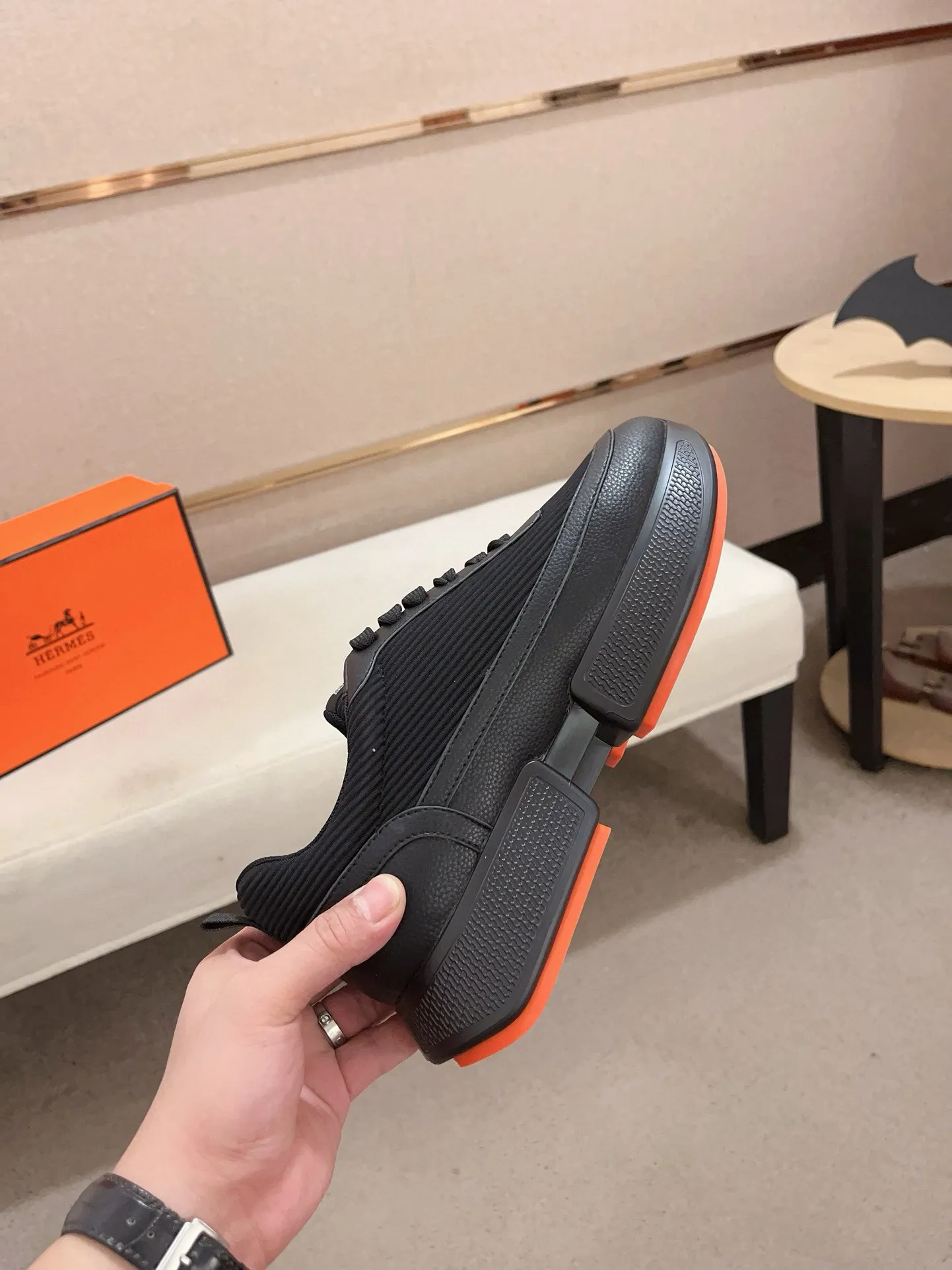 Men's clothing and shoes💰: 440💰《HERMES》【Classic original single version】Hermès; top 🔝purchasing agent🔍🔍men's latest 🇺🇸 counter sales simultaneously, imported from Italy original ▲▲cowhide ▲▲ (high-end, nobility, class) ) Exquisite workmanship (Italian 🇮🇹 imported water-dyed 🐂 cowhide lining) sole: original sole provided by the original factory, ⚠️exclusive double-layer activity·TPR·rubber·combined molded outsole; super comfortable·wear-resistant·non-slip·environmental protection The real thing is more beautiful if you take the real thing (high quality, follow the order). You can enter and exit the counter at will * Number of yards: 38-44 (45 can be customized and cannot be returned or exchanged)